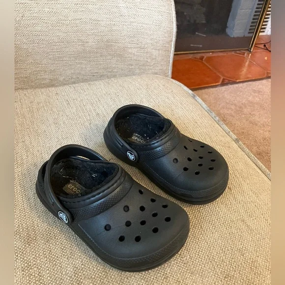 Black fur lined crocs - Picture 5 of 5